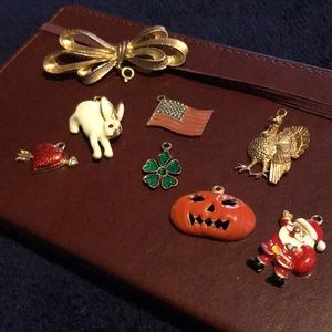 Gold Holiday brooch set - 7 holidays, 1 pin